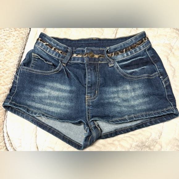 🔥 Y2K Denim Booty Shorts Leopard Print Studded Low Rise Festival XS Size 2 - Picture 3 of 4